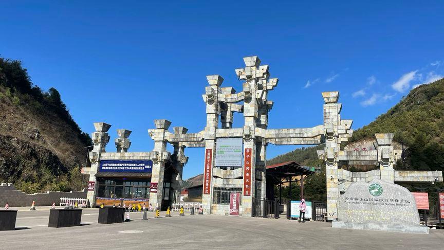 防靜電手腕帶報警器為電子設(shè)備提供全方位靜電防護