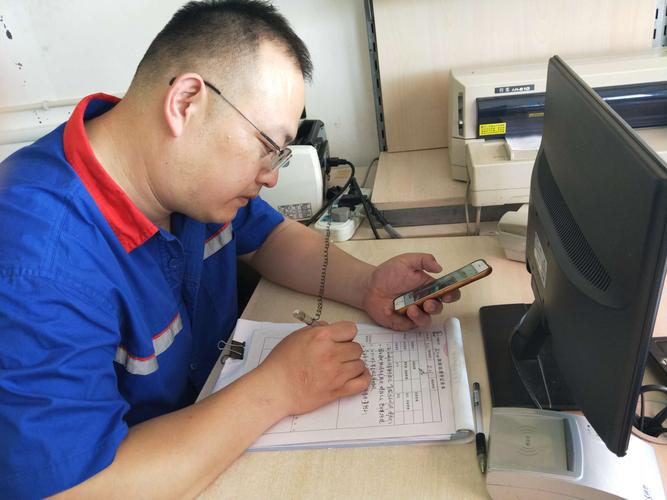 穿搭新選擇犀牛風(fēng)批帶來全新體驗(yàn)